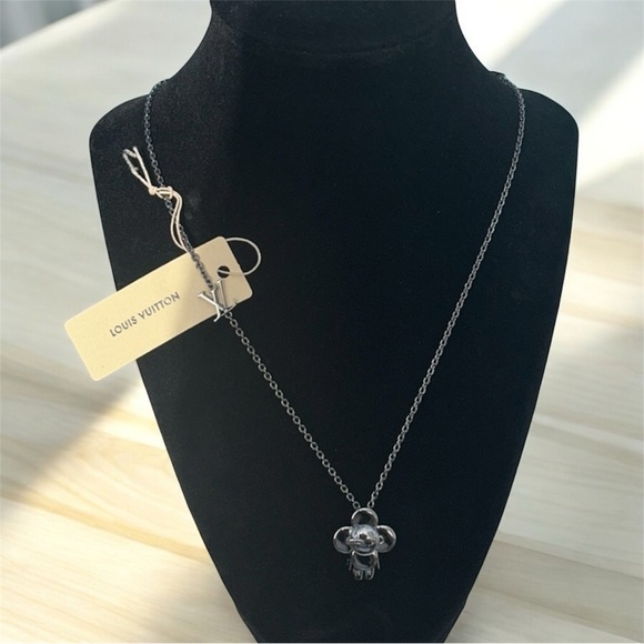 LOUIS VUITTON 2024 Vivienne Pendant Necklace - Picture 3 of 7